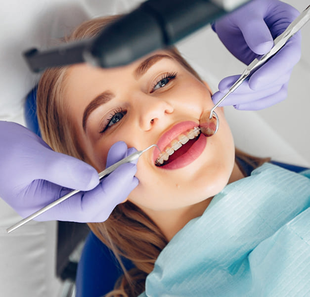 Paziente in cura dentale da Dentatrip Albania